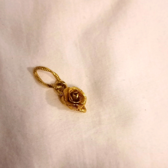 Woman's assorted Pendants - Picture 5 of 5